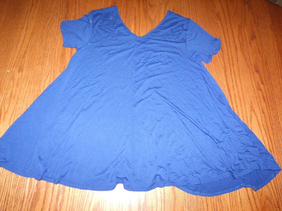 全新 女式 Grace Elements 短袖秋千上衣锦缎蓝色 V 领 V 背 S — 第 3/3 张图片