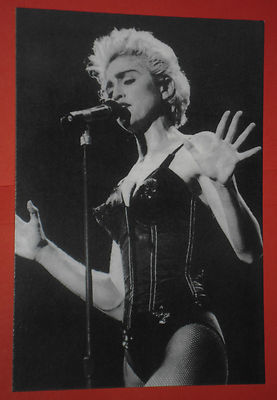 COLLECTIBLE POSTCARD- MADONNA- Queen of Pop- No. 7- EDITIONS THE OLD