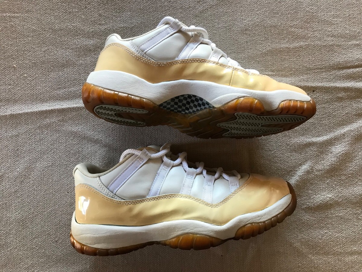 smile♡ NIKE AIR JORDAN 11 RETRO LOW WHITE / LIGHT ZEN GREY 136053