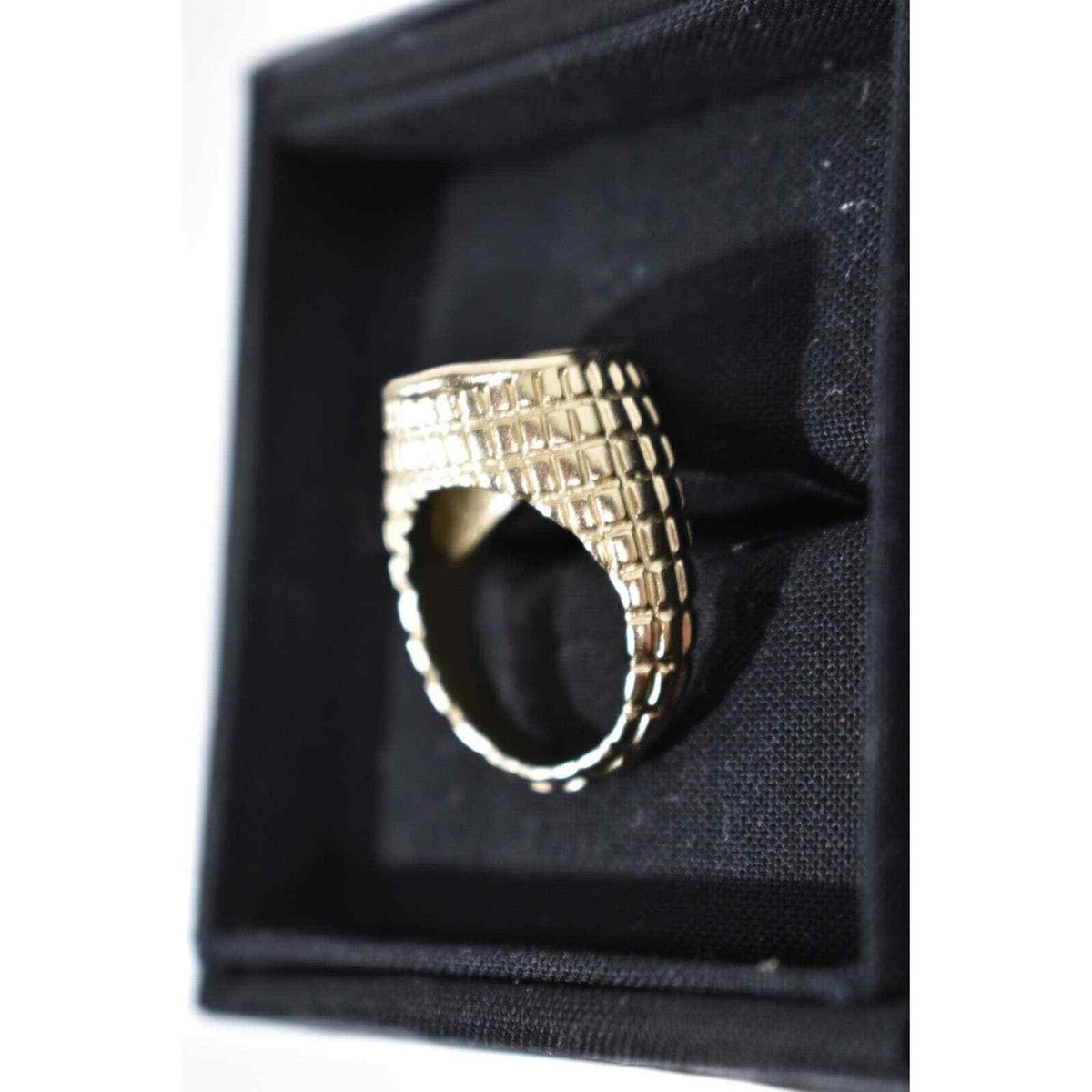Chanel 22P Gold Circle Interlocking CC Logo Metal Fashion Chanel 22P Gold Circle Interlocking CC Logo Metal Fashion