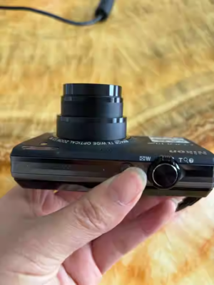 Black Nikon COOLPIX S6000 14.2 MP 7x Zoom Compact Digital Camera