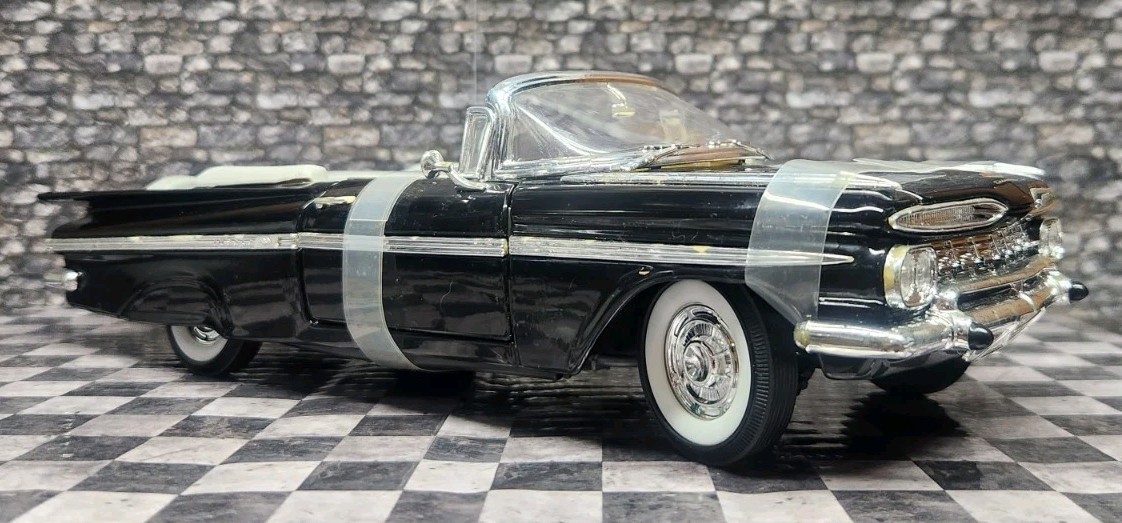 Yat Ming 1:18 Scale Road Signature Blk 1959 Chevrolet Impala Convertible [Loose]