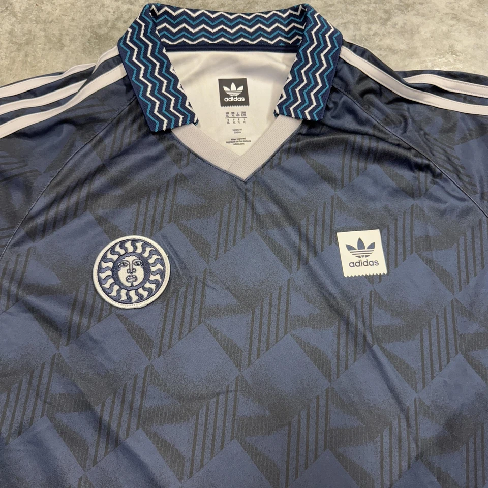 Camisa de futebol Adidas Originals masculina XL azul marinho 3 listras gráfico solar - Imagem 3 de 4