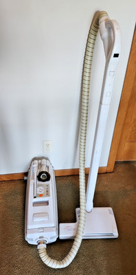 Aerus Lux Legacy Canister Vacuum Cleaner Power Nozzle White W/Attachments 