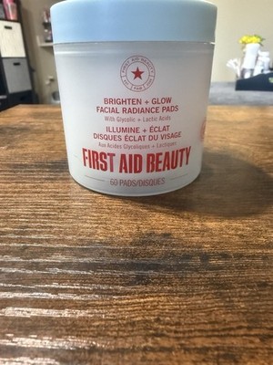 First Aid Beauty Facial Radiance Pads Brighten + Glow Glycolic 60 Pads Blue New