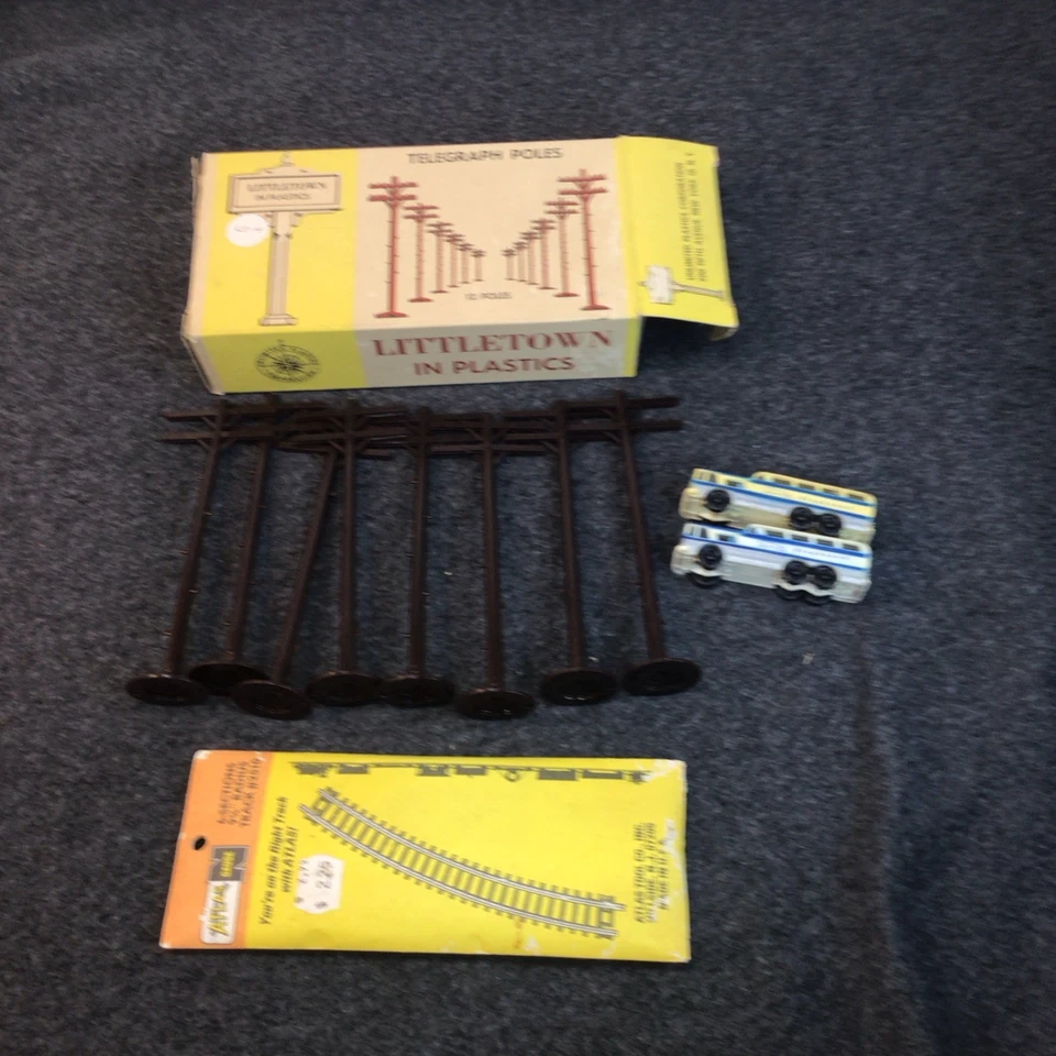 Atlas N Gauge Railroad Track 6 Sections Telephone Poles, Buses - Image 2 of 4