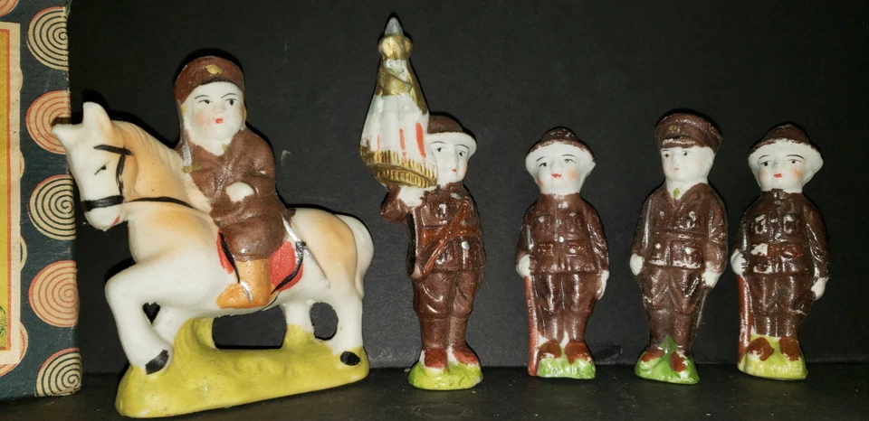 ☆VERY RARE ORIG Vtg Set Frozen Charlotte Bisque U.S. WWI Soldiers Set With Box - Image 2 of 4