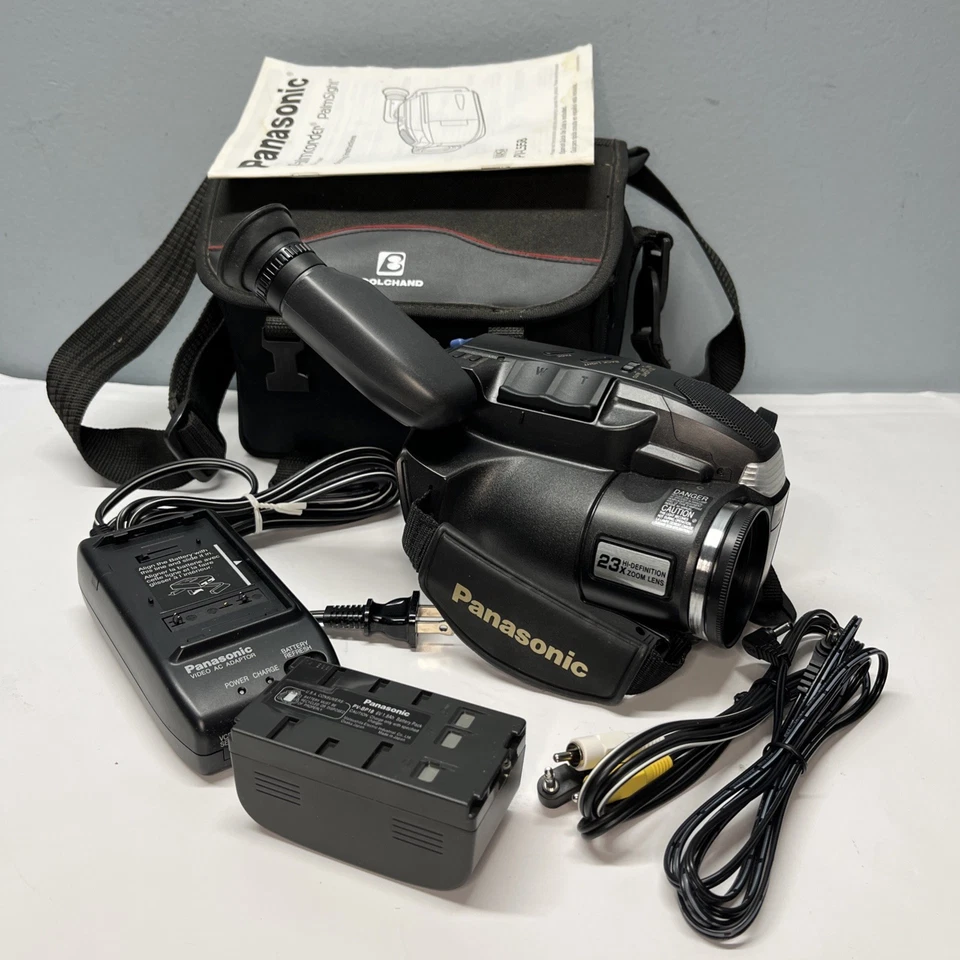 Panasonic Palmcorder PV-L558 VHS Camcorder w/Battery- Charger-Manual-For Repair - Image 3 of 4
