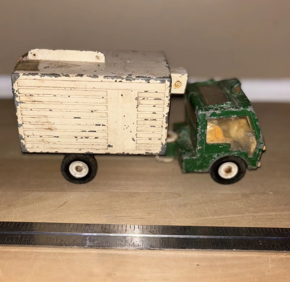 ERTL Farm Country 4231 Farm Truck Model - Image 3 of 4