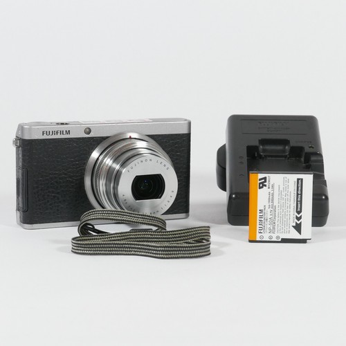 Fujifilm FinePix X Series XF1 12.0MP Digital Camera Black - Newly Serviced!