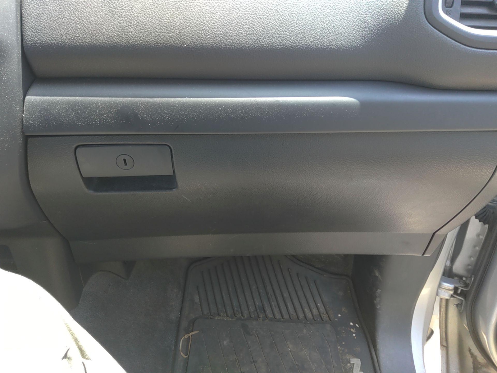 17 NISSAN TITAN Glove Box Blacktrim Code=g