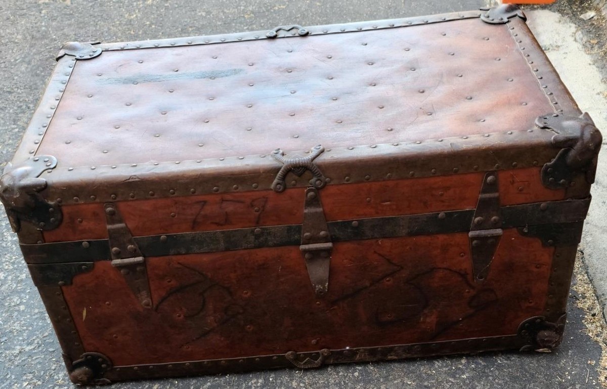 Wonderful Antique Trunk – GDC – JENSEN TRUNK FACTORY – USEFUL OLD