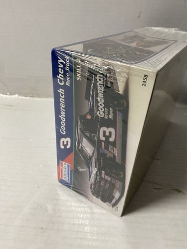 Monogram 1/24 #3 Goodwrench Chevy Race Truck Mike Skinner # 2458/Sealed - Picture 5 of 9