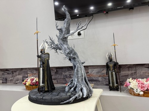 Fountain Guard of the White Tree, Gondor Soldier, Gondor White Tree, 1:6 Scale - Picture 2 of 14