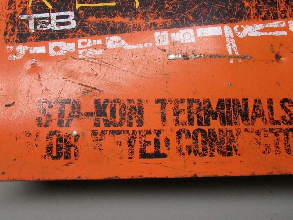 Caja de terminales metálica Thomas & Betts con aprox. 80 troqueles diferentes Foto 2 de 4