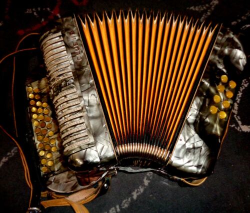 VITAGE SALE ! MADE IN GERMANY HOHNER C/F CLUB II B DIATONIC BUTTON ACCORDION