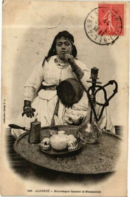 Old postcard AK Algeria-Moorish smoking the Hookah (238392)