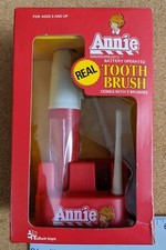 Vintage ANNIE BATTERY OPERATED TOOTHBRUSH Talbot Toys 1982 RARE New NIB