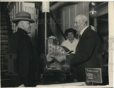 #ad #ad 1930 Press Photo A man using a fancy cash register in a business $33.99