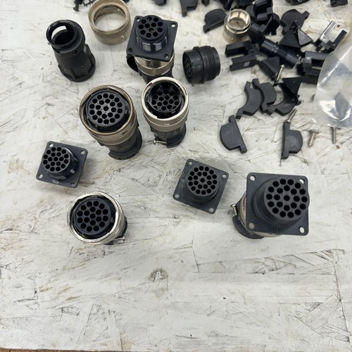 ITT Cannon Cable Connector Shell Job Lot - Picture 3 of 3
