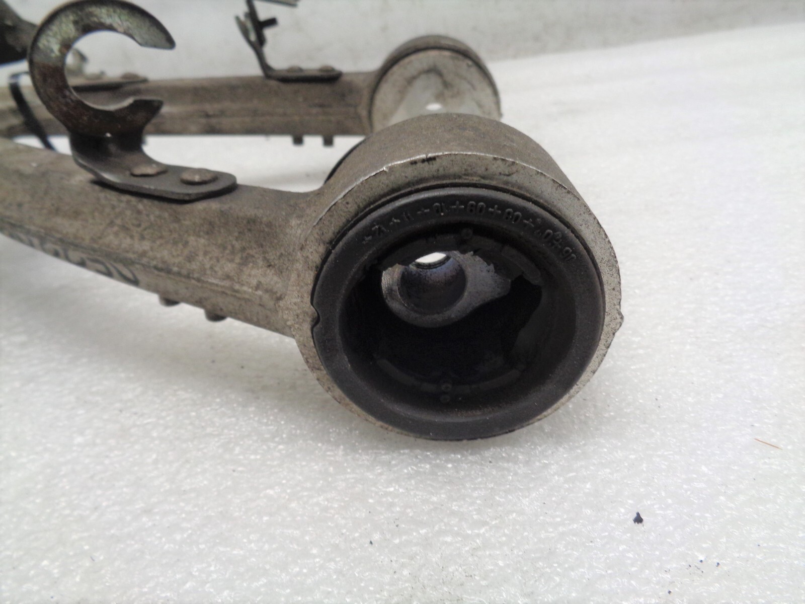 04-08 Maserati Quattroporte Front Right Side Upper Control Arm OEM DE2209181