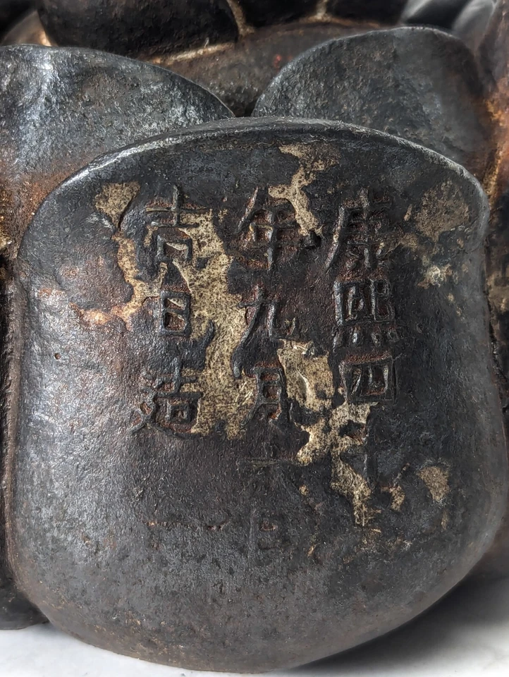 Bule de chá antigo de ferro fundido dos anos 1700 em forma de lótus com marca Kangxi - Imagem 2 de 4