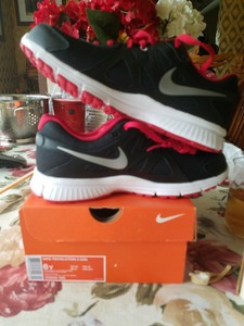 nike revolution 2 red