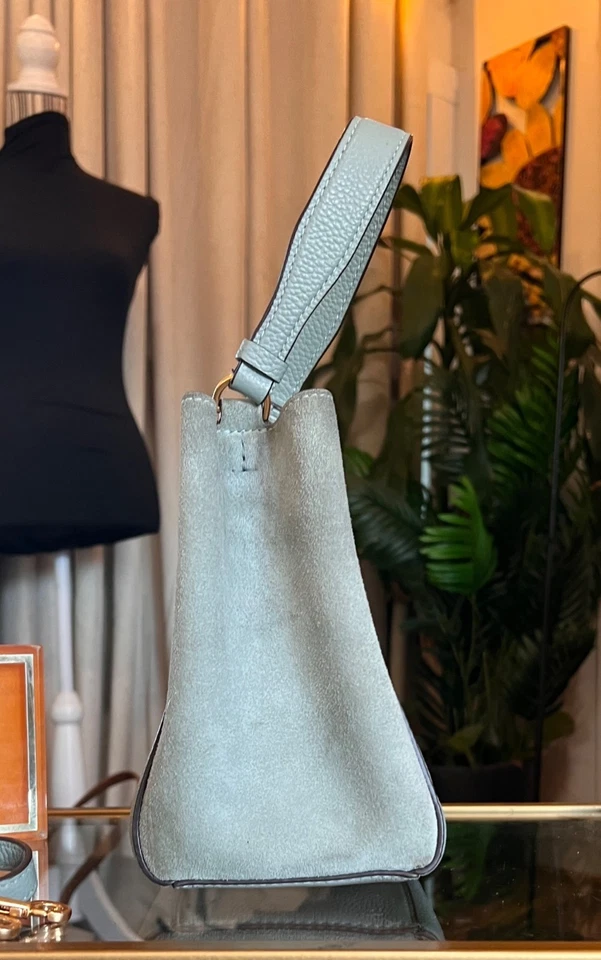 Tory Burch Pebbled Leather Mini Bucket Bag With Detachable Strap In Light Gray - Image 4 of 4