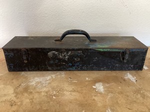 vintage metal tool box 21.5x5.5x4”