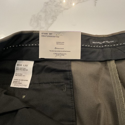 Dockers Premium Mens Cuffed Pants Sz 38x32 Pleated Front Custom Fit Waist NWT - Picture 3 of 5