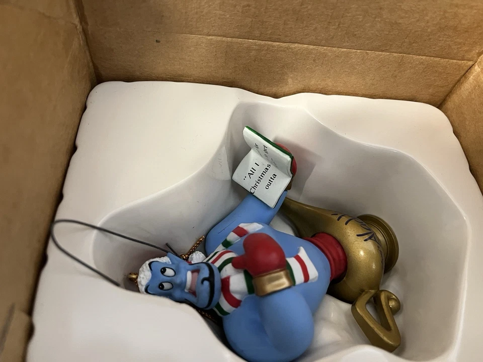 Adorno de Navidad Disney con Aladdin’s Genie Excelente Estado con Caja Foto 2 de 3