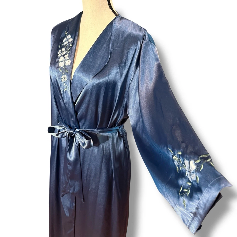 Conjunto de bata y camisón de satén Jones New York de colección años 90 bordado floral azul mediano Foto 4 de 4