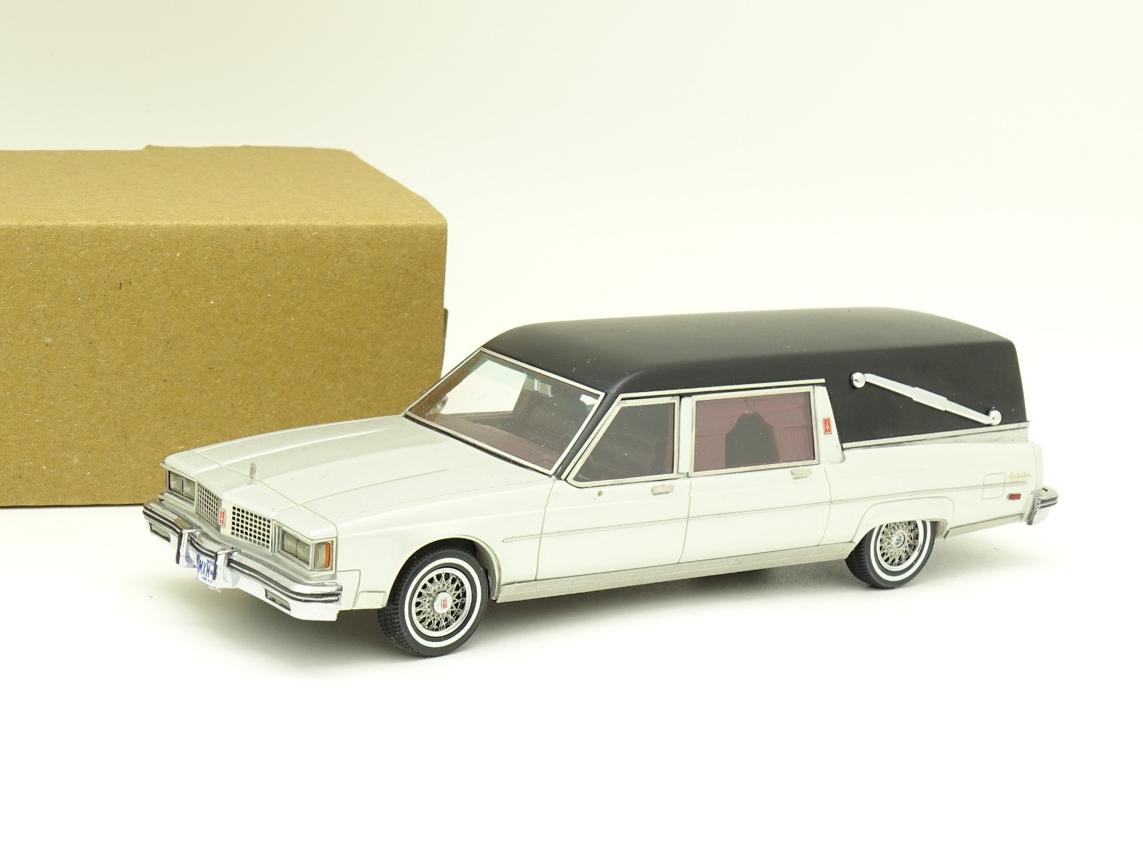 Matrix SB 1/43 - 1966 Cadillac S&S Hearse Corbillard FUNERAL CAR