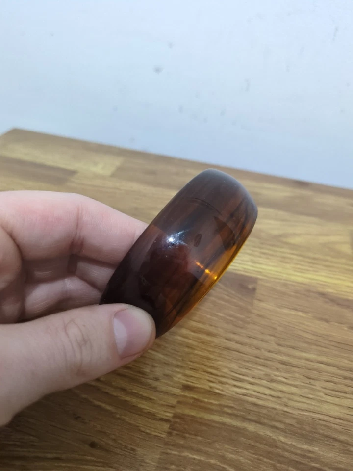 Brazalete jaspeado remolino ámbar profundo color plástico brazalete diseño retro años 70 Foto 2 de 4