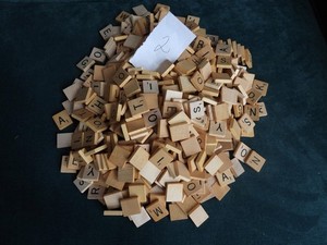 LOT OF 500  SCRABBLE WOOD TILE PIECES FOR ARTS AND CRAFTS EC #2