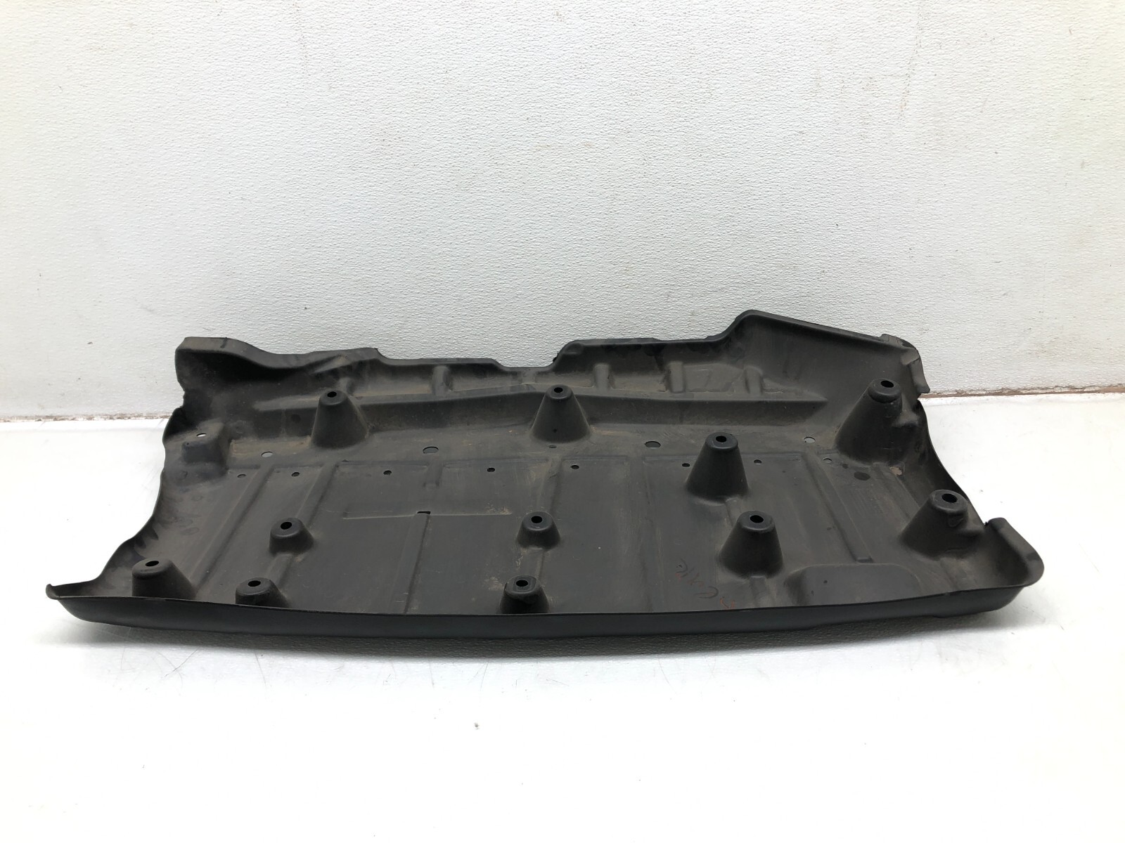 2017-2020 MASERATI LEVANTE REAR UNDER BODY SPLASH GUARD SHIELD COVER OEM.