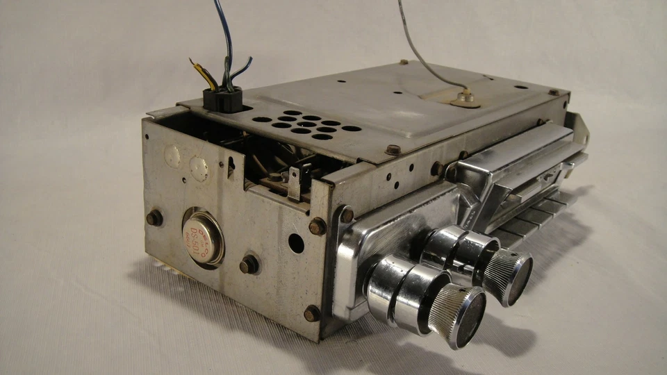 Cadillac Deville 1966 genuino OEM radio Delco - cara estampada 7282405 Foto 3 de 4