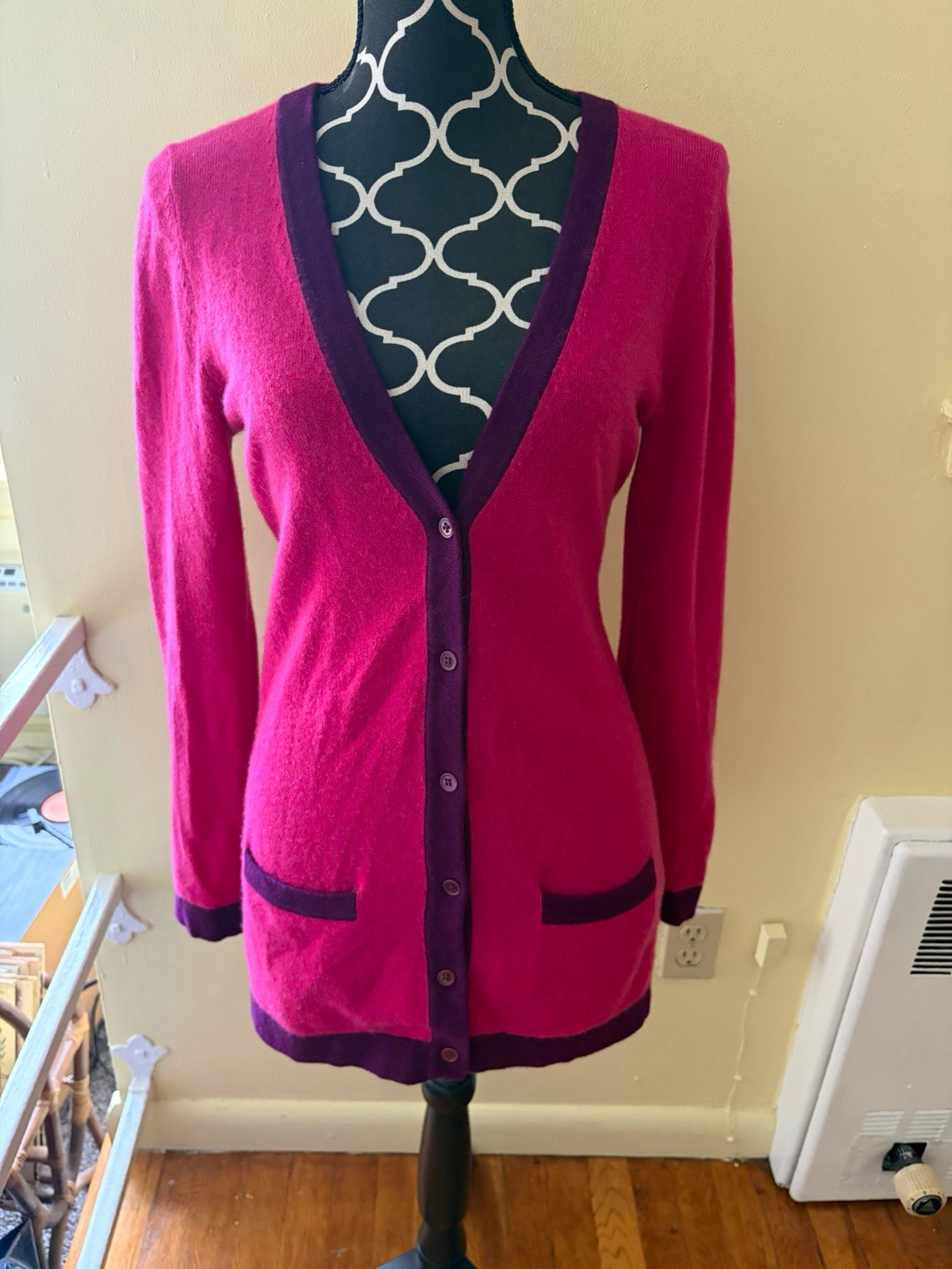 Pink and purple cashmere V-neck button cardigan with pockets