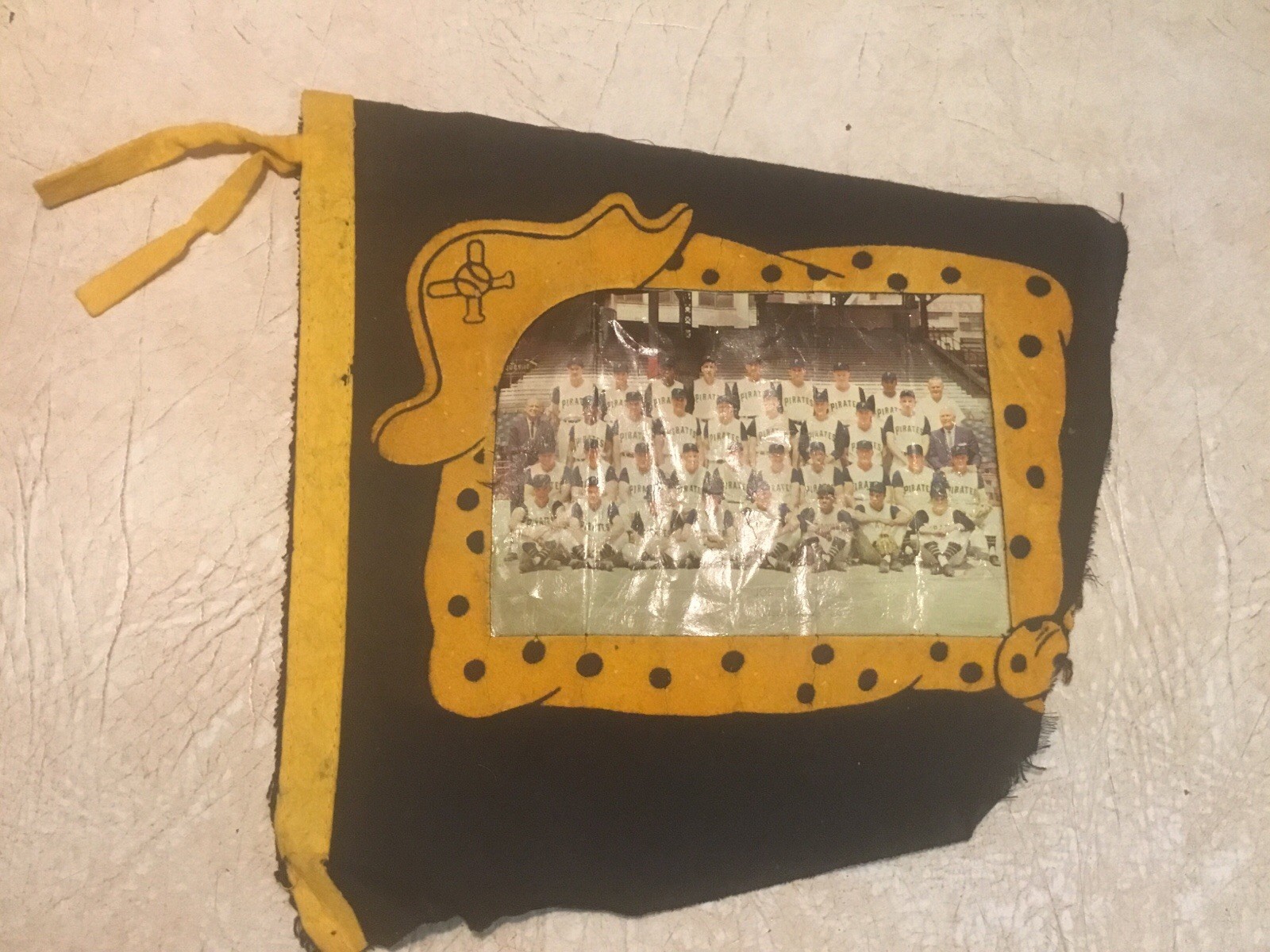 1960 PITTSBURGH PIRATES PHOTO PENNANT ROBERTO CLEMENTE SKINNER Card PSA DNA Lot view 2