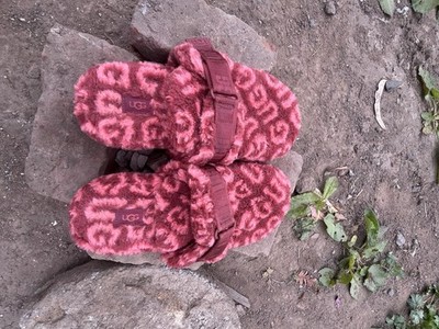 UGG Size 8 Fluff It Pop Slide Cozy Slippers Shoes Red Wine