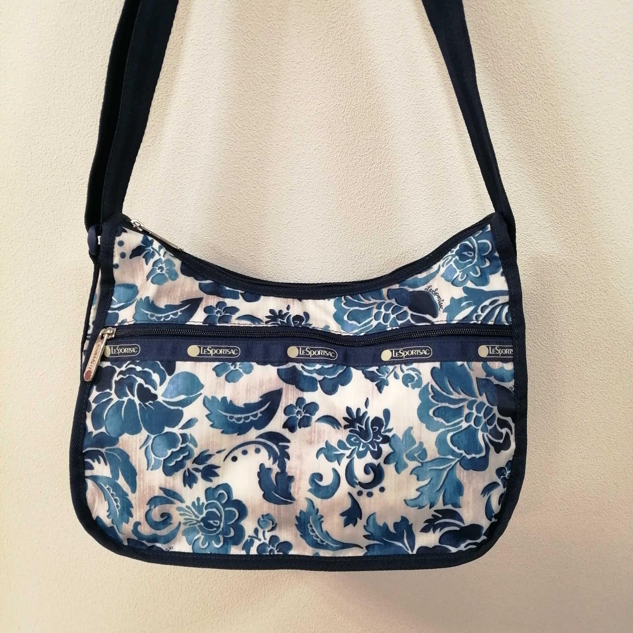 Flower Damask Pattern Shoulder Bag Lesportsac Mod… - image 1