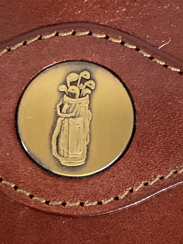 Carteira/clipe de dinheiro Palm West Saddle marrom bloco com bolsa de golfe emblema de metal - Imagem 2 de 4
