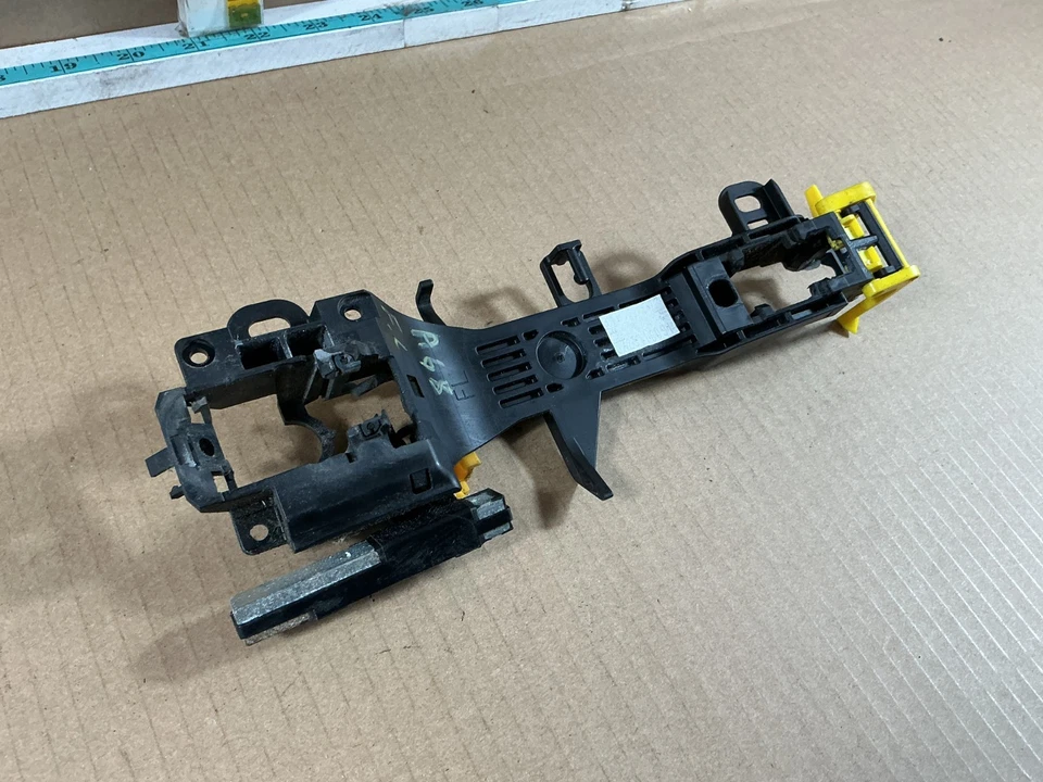 Conjunto de marco de manija de puerta exterior delantera izquierda Toyota Sienna 2011-2020 OEM Foto 3 de 4