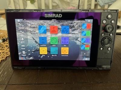 Simrad NSS9 Evo3 Multifunction Display with Suncover And Power Cord