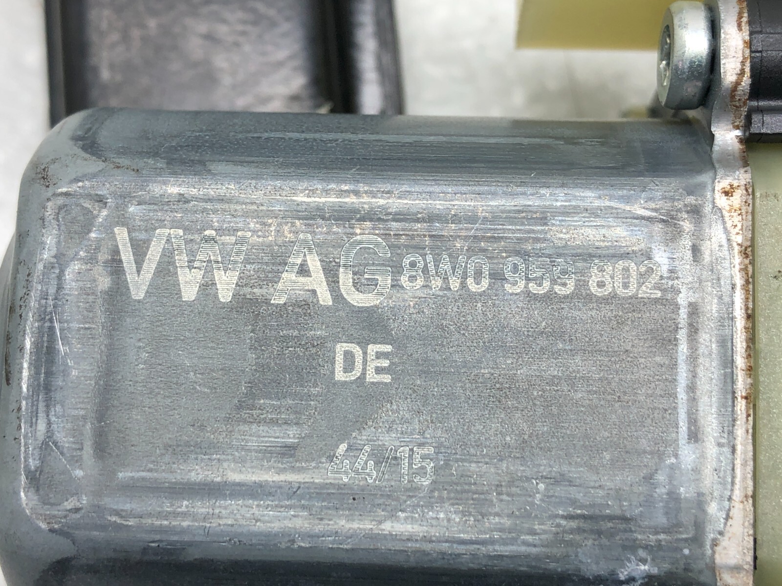 2017-2023 AUDI Q7 SQ7 LEFT DRIVER FRONT DOOR WINDOW REGULATOR W/ MOTOR OEM.