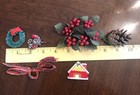 Vintage Christmas Craft Odds And Ends Lot  Of 6 Mini Holly Pine Cones Bow Wreath — photo 2