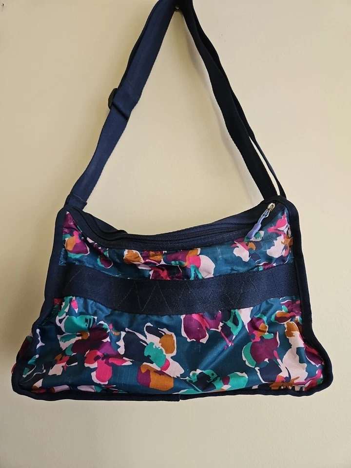 Bolsa/bolsa/bolsa de mão Nautica Captain's Quarters Hobo, floral flutuante, 7"" de profundidade - Imagem 3 de 4