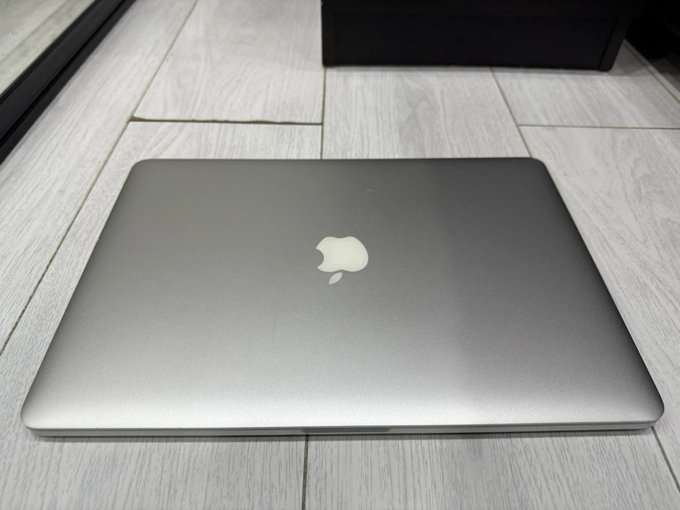 Apple MacBook Pro Retina 15.4" Late 2013 512GB SSD 16GB Ram 2.3GHz Core i7 750M - Image 3 of 4