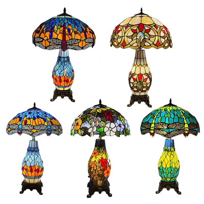 Tiffany Stil geclusterte Tischlampe mehrfarbig 16 Zoll Buntglasschirm Schlafzimmer