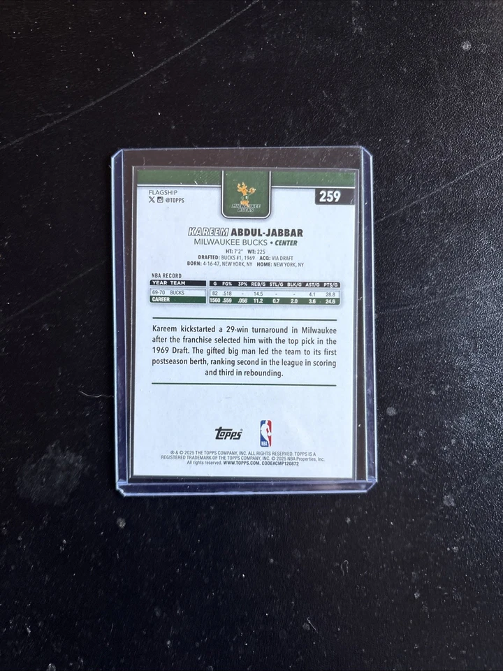 2025 Kareem Abdul-Jabbar 🔥Gold Foil Tipoff 39/50🔥 Rare Short Print 🦌Bucks - Image 3 of 4
